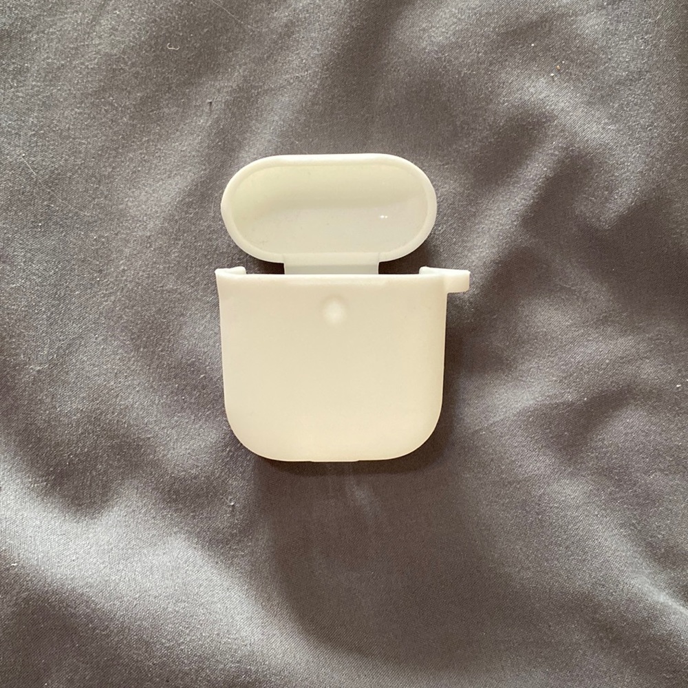 White apple Airpod case